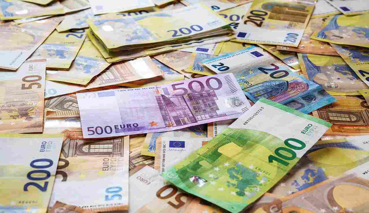 Banconote (Pixabay foto) - www.guidamamme.it