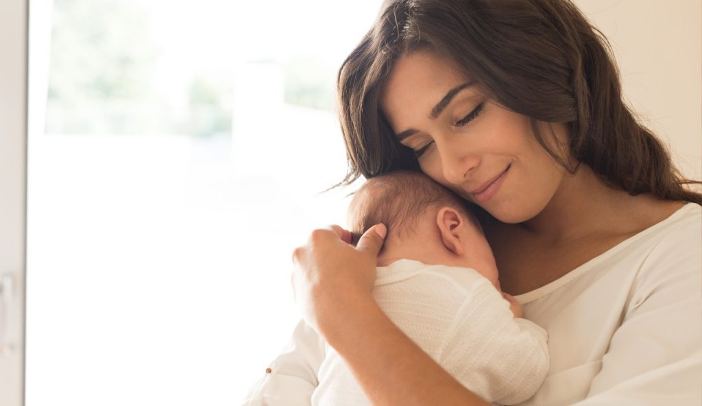 Neonato: quando possono prenderlo in braccio i parenti?