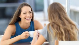 Mamme e caffè al bar (Depositphotos foto) - www.guidamamme.it