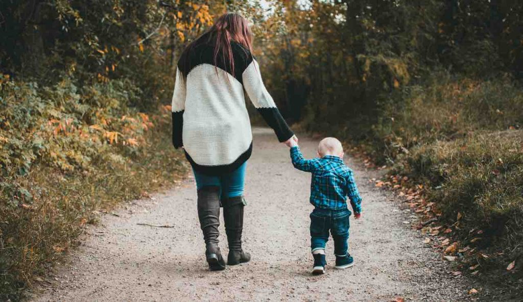 FUGA MAMMA E FIGLIO: 3 destinazioni vicine e a poco prezzo da prenotare adesso | Sono le migliori per l’autunno