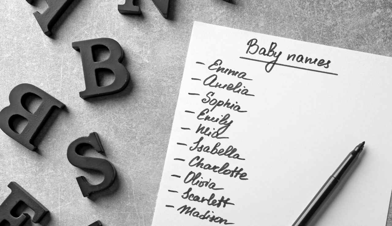 I nomi più scelti per i neonati nel 2025: tendenze, significati e preferenze dei genitori
